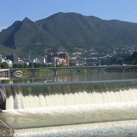 一道袋式挡水坝