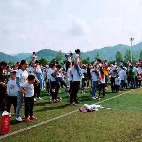 2019棒棒糖教育.优伴培训学校、卡乐熊幼儿园携手朝夕体育第一届“六一亲子活动会”❤