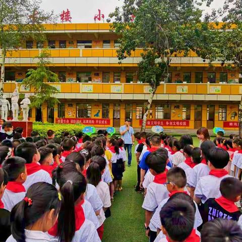 队旗飘扬指方向，领巾鲜红扬风帆 ——富强小学古楼校区“少先队员入队仪式”