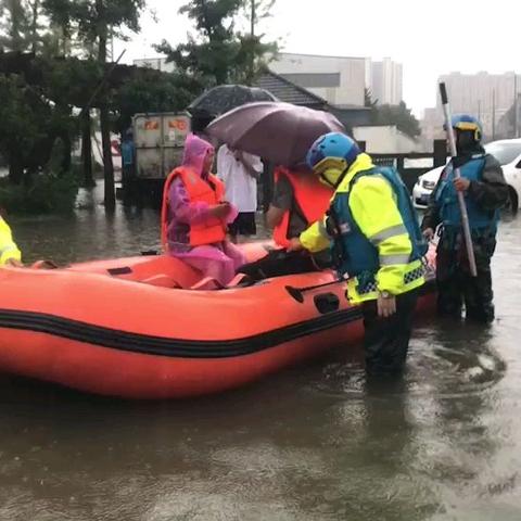 “烟花”台风来了我们也来了——吉水蓝天救援队出征浙江抢险救援