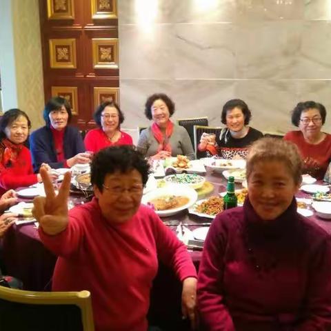 三月桃花醉了春