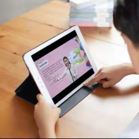 “停课不停学”龙馨外语学校澳龙分校开设免费的不一样的直播课堂