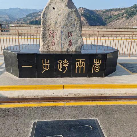 万里黄河第一坝：三门峡的山河刻度与水晶微光