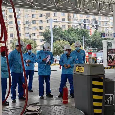 公司总经理、党委副书记杨启慧到太和站施工现场指导工作