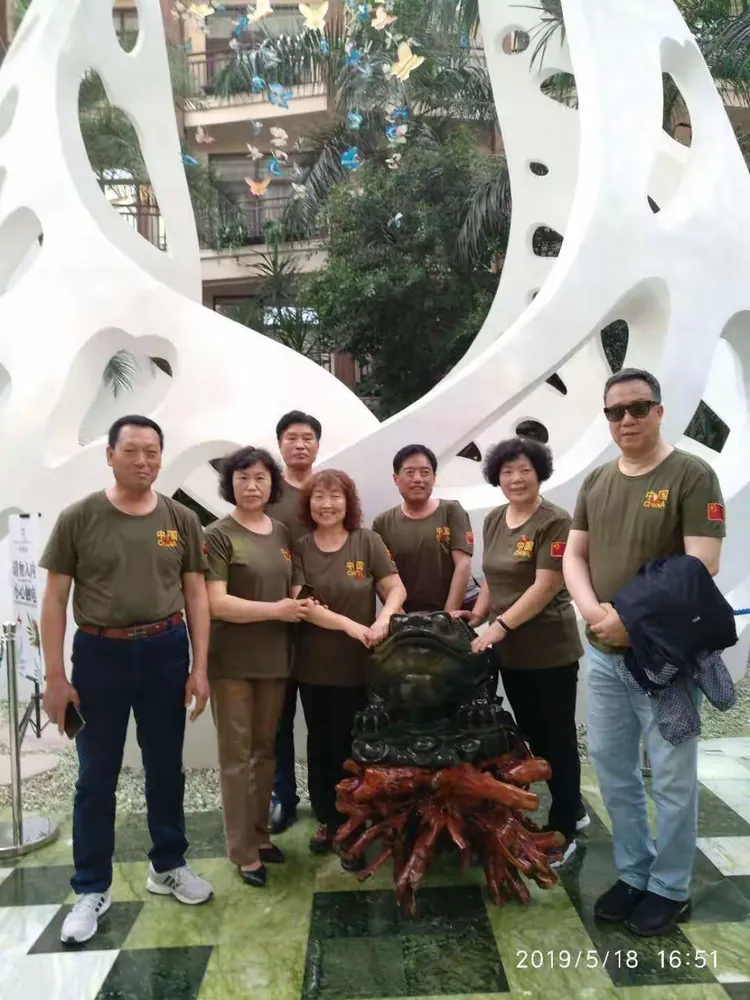 三班战友合影留念。