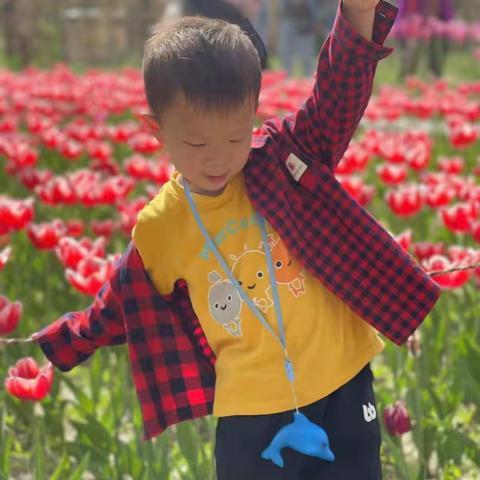 童年是最美妙的，充满自信;童年是最开心的，无忧无虑。快乐儿童节!