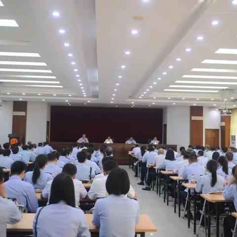 省局党委委员、副局长蒋焕民莅临指导三亚局2018年度考核、廉政测评大会并慰问基层税务干部