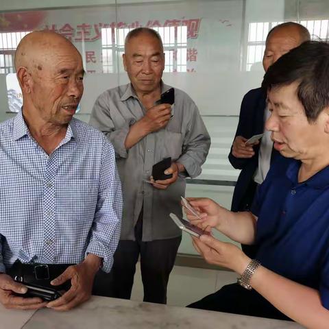 巩义市涉村镇开展企事业离退休人员认证宣传活动