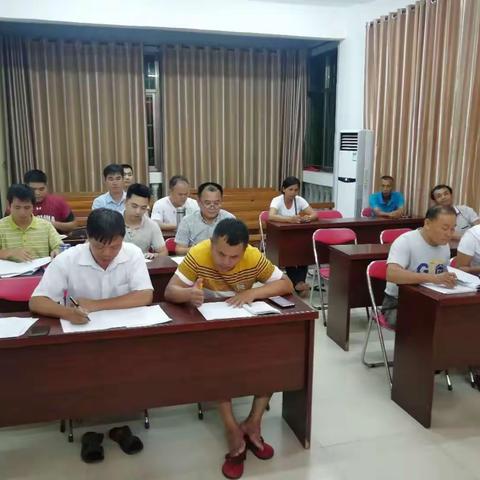 市委编办前往甲子镇益民村收看136期脱贫致富电视夜校