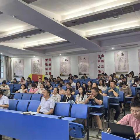 不负韶华作示范，砥砺奋进勇争先——萍乡中学高二年级举行全体教师开学工作会议暨班主任工作会议