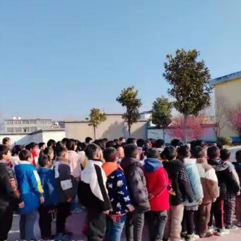 消防安全入人心 实战演练增技能——张里张里村小学开展校园消防应急疏散演练活动