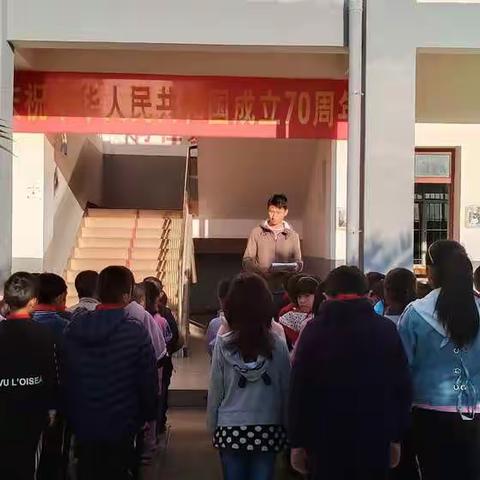 龙庆关小学2019学年第8周周一卫生大扫除