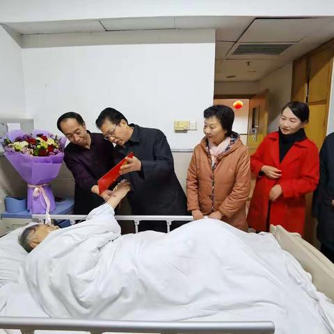市政协九旬老党员交纳万元特殊党费 中组部为他“开收据”