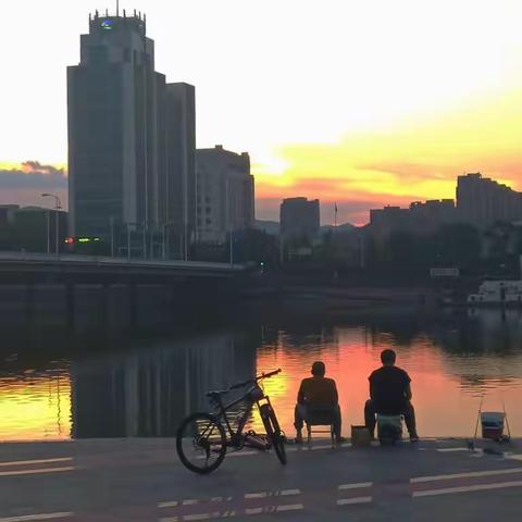 美丽的江城早霞和晚霞。