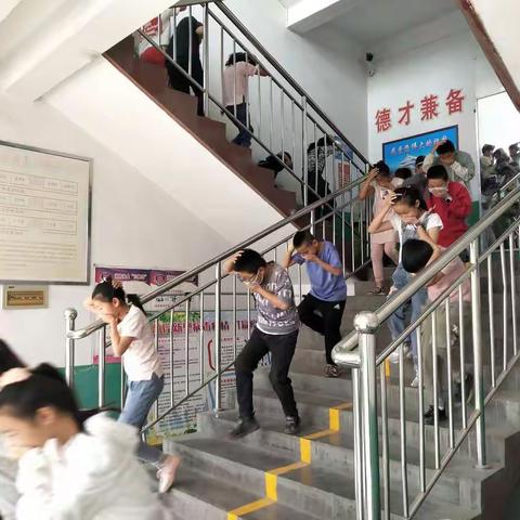 潞州区李沟小学校消防逃生演练