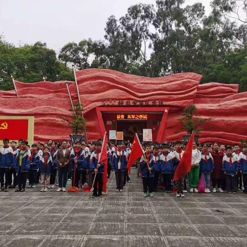 传承雷锋精神，弘扬时代新风 ——龙湖学校学雷锋志愿服务活动进行中