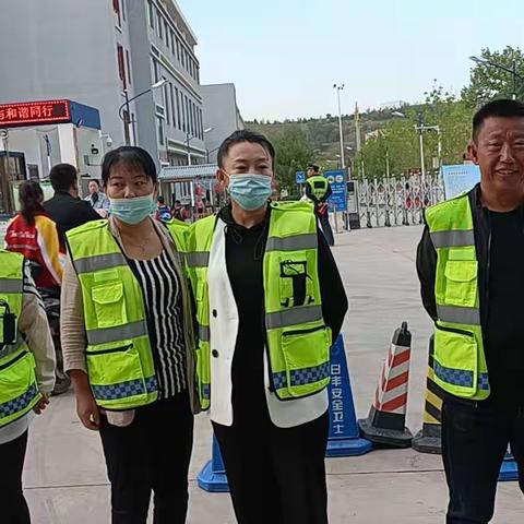 “爱在路上，风雨无阻”——记薛家湾第九小学三年级四班家长护学岗活动