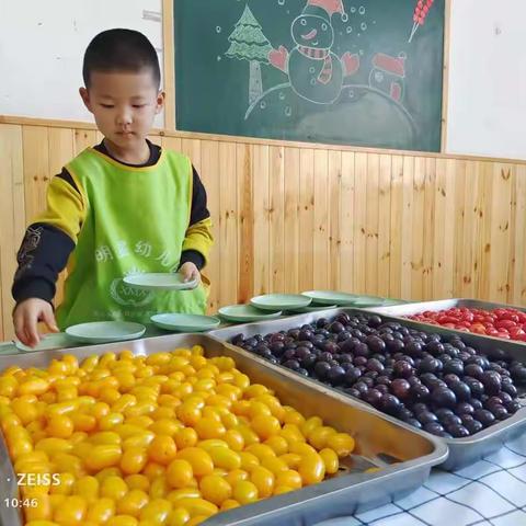 甜甜的糖葫芦，暖暖的祝福——小明星幼儿园苗苗一班——自己制作美味的糖葫芦