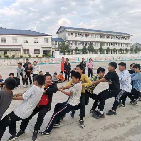 拼搏的是力量，连接的是友谊——记烈桥中学六年级拔河比赛