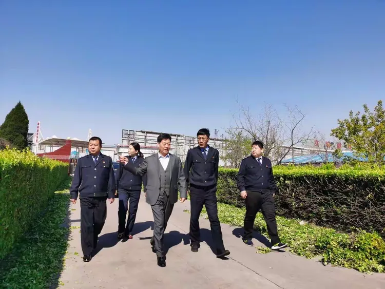 吕梁南高速管理公司党委书记,董事长王占军莅临交城收费站指导工作