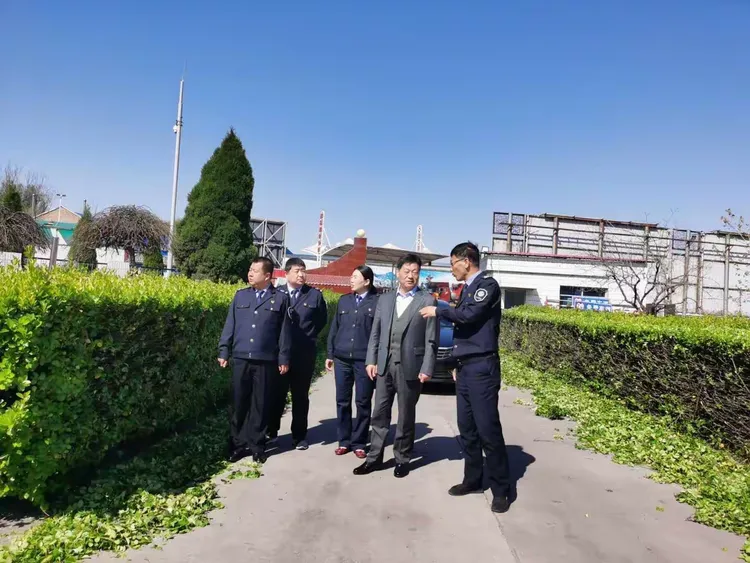 吕梁南高速管理公司党委书记,董事长王占军莅临交城收费站指导工作