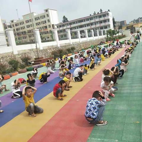 【澄江镇公办中心幼儿园防震减灾演练】