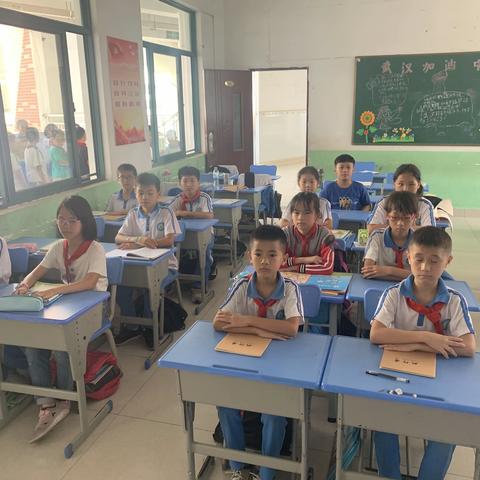 用童心传递爱，用小手书写童趣——童诗童话校本课总结