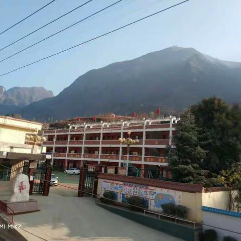 帮扶情深似海      资助恩重如山                 ——江苏六合实小资助发放仪式