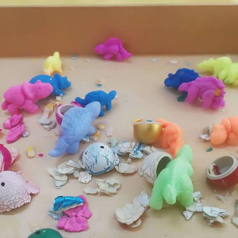制作有趣的恐龙蛋(二)