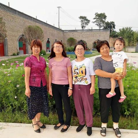 姑射山脚下的盘道窑洞