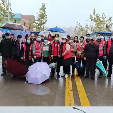 雨天护学岗，温情暖校园———记四年级十七班爱心家长执勤录