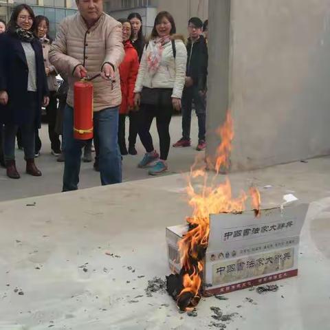 桥西区图书馆举办消防安全知识培训及实战演练