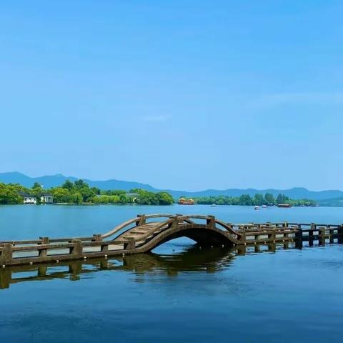 《西湖，西湖》诗两首