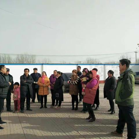 家校携手，共育未来___ 鸣鸡小学家长委员会进校园。