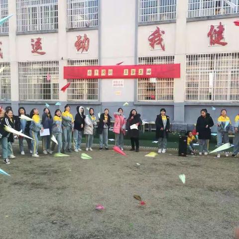 双溪中学开展"互帮互助 携手同行"团辅活动