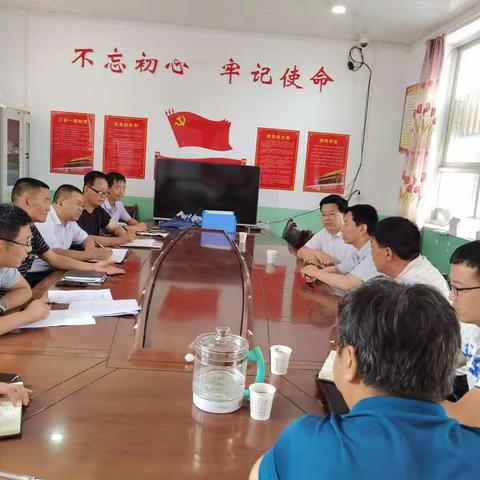 市人大常委会副主任张宏哲：深入贫困村一线督导脱贫攻坚