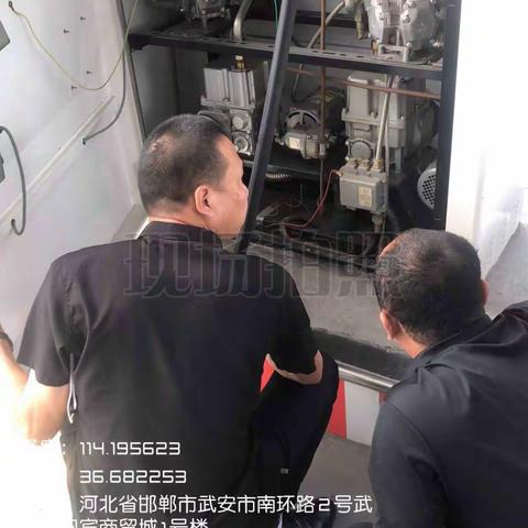 机动车污染防治科对辖区内加油站进行日常检查