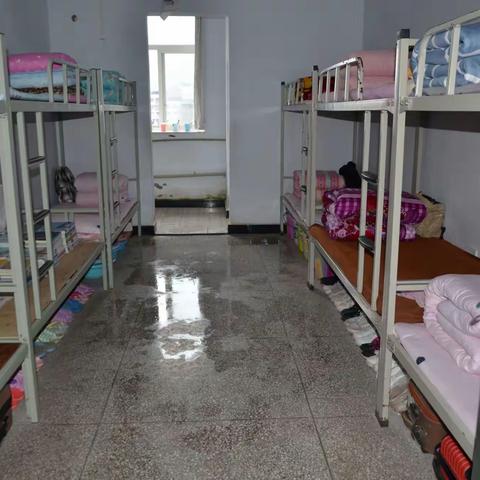 内务整理讲规范  卫生打扫重细节