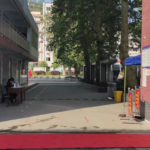 人间四月芳菲尽，梧桐摇曳迎君归！ ——龙驹中学2020年春季开学复课须知