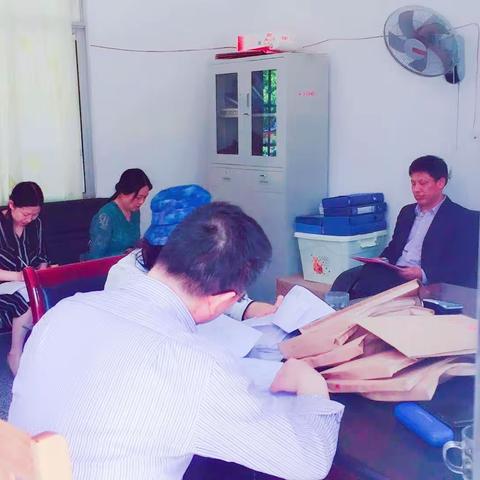 老关镇关里小学迎资产         检查纪实