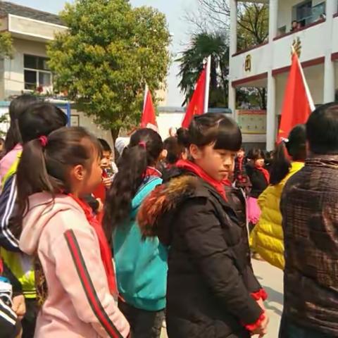 “大手牵小手，红色的足迹持久深远——老关镇关里小学德育活动开展中