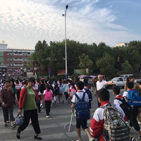 卢德铭志愿队汇源分队 热烈祝贺新中国成立70周年 🇨🇳 祖国万岁🚩