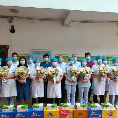 战疫英雄 欢迎回家--我院举行隔离点抗疫英雄凯旋欢迎仪式
