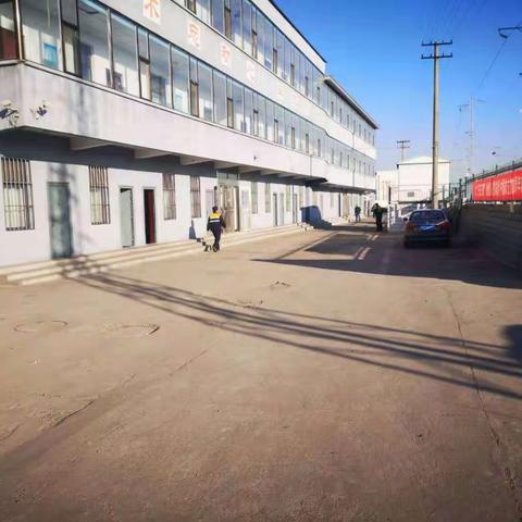 出大力气干细活  运转除草保安全