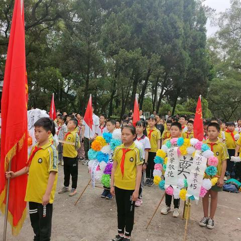 “童心向党   清明祭英烈”——民主学区清明节祭扫活动