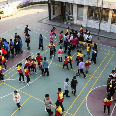 “爱心义卖，情暖校园”——梧州市钱鉴小学爱心义卖活动