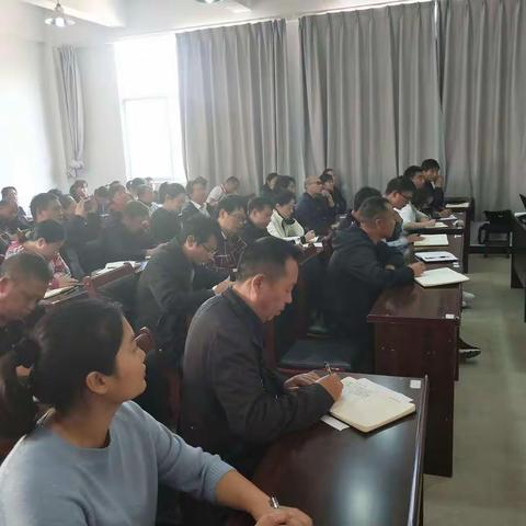 提升教师素养  寻找职业幸福感—记文山市东山乡中心学校开学前全员教师培训