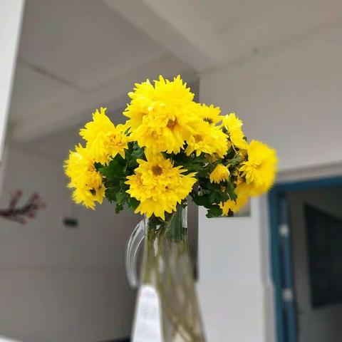 同在蓝天下  和孩子共成长 ——六西冲幼儿园（副本）