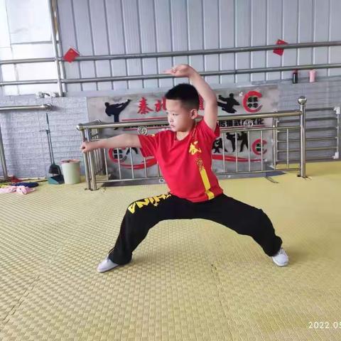 我是池阳小学一年级三班学生王雨泽，我正在参加池阳小学“喜迎二十大 争做好少年”主题微实践   。