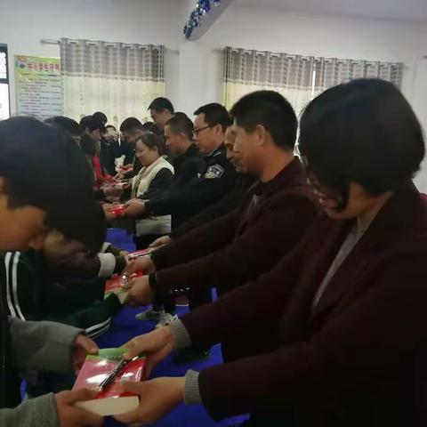 沈丘县东城回民中学《爱心温暖人心》